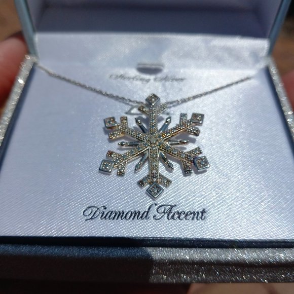 No Brand Name Jewelry - NIB Diamond SS Snowflake Pendant Necklace Sterling Silver